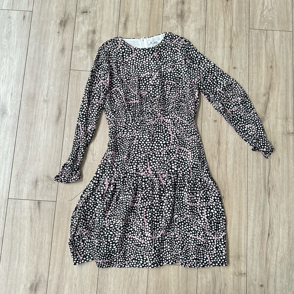 women’s polka dot modest dress with pink swirls size medium